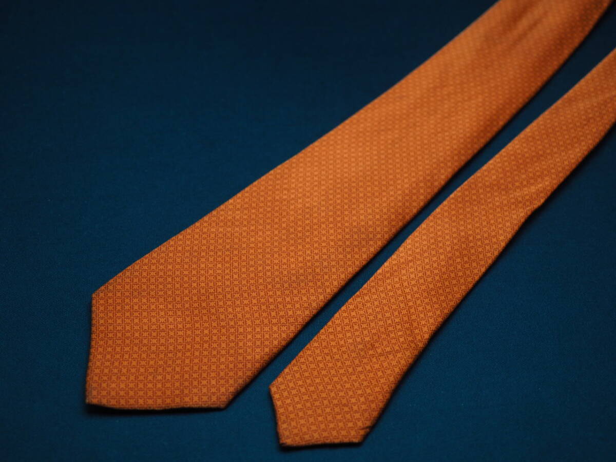 美品【CELINE セリーヌ】 G2076 ロゴ オレンジ系 SILK ブランド ネクタイ 古着 良品 転売 仕入_画像3