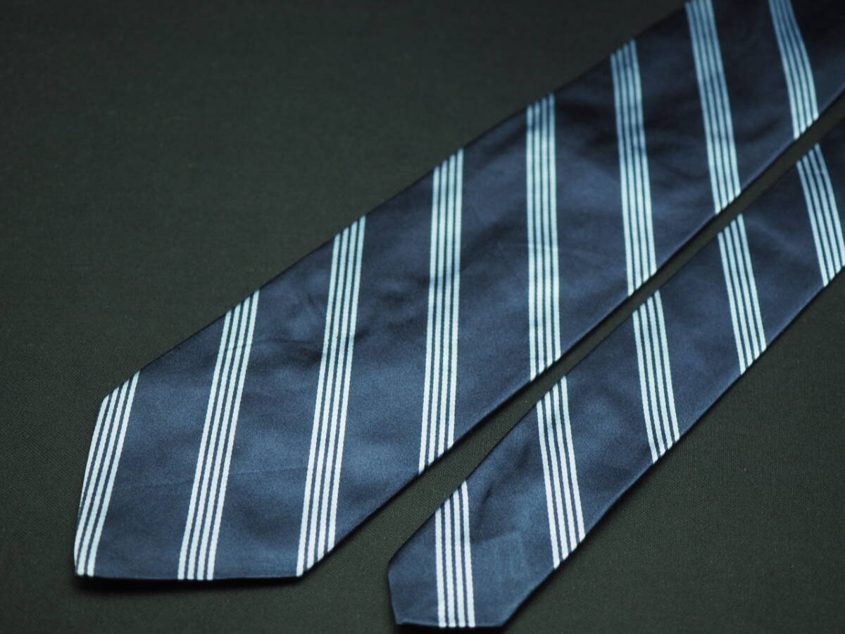美品【BROOKS BROTHERS ブルックスブラザーズ】 G2185 USA ネイビー SILK ブランド ネクタイ 古着 良品 転売 仕入_画像3