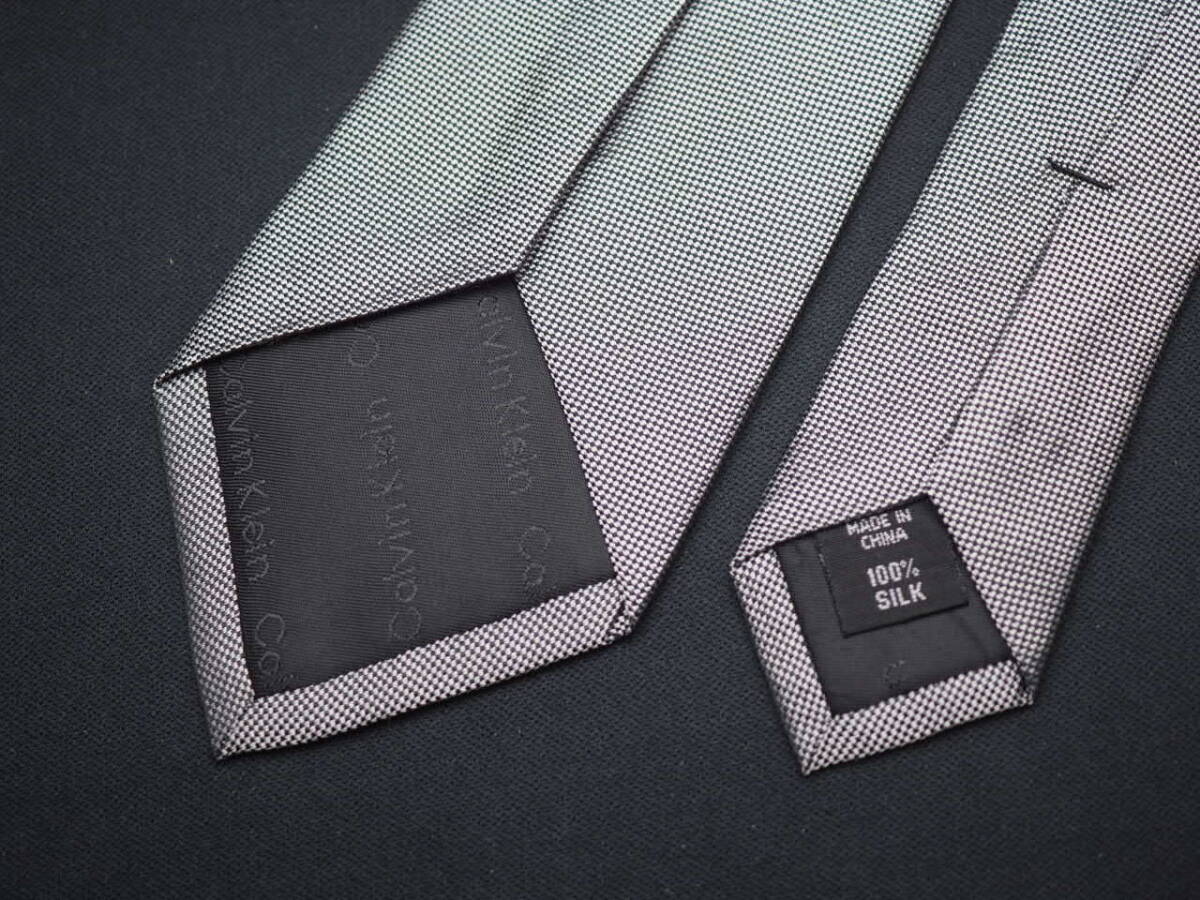 美品【Calvin Klein カルバンクライン】 G2311 シルバー系 SILK ブランド ネクタイ 古着 良品 転売 仕入_画像5