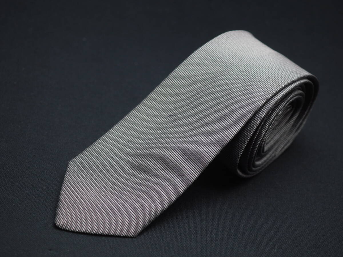 【Calvin Klein カルバンクライン】 G2314 細身 シルバー系 SILK ブランド ネクタイ 古着 良品 転売 仕入_画像2