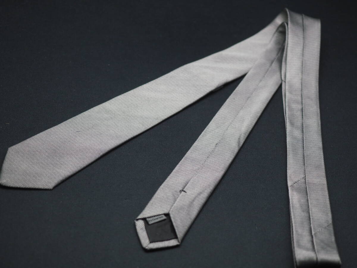 【Calvin Klein カルバンクライン】 G2314 細身 シルバー系 SILK ブランド ネクタイ 古着 良品 転売 仕入_画像7