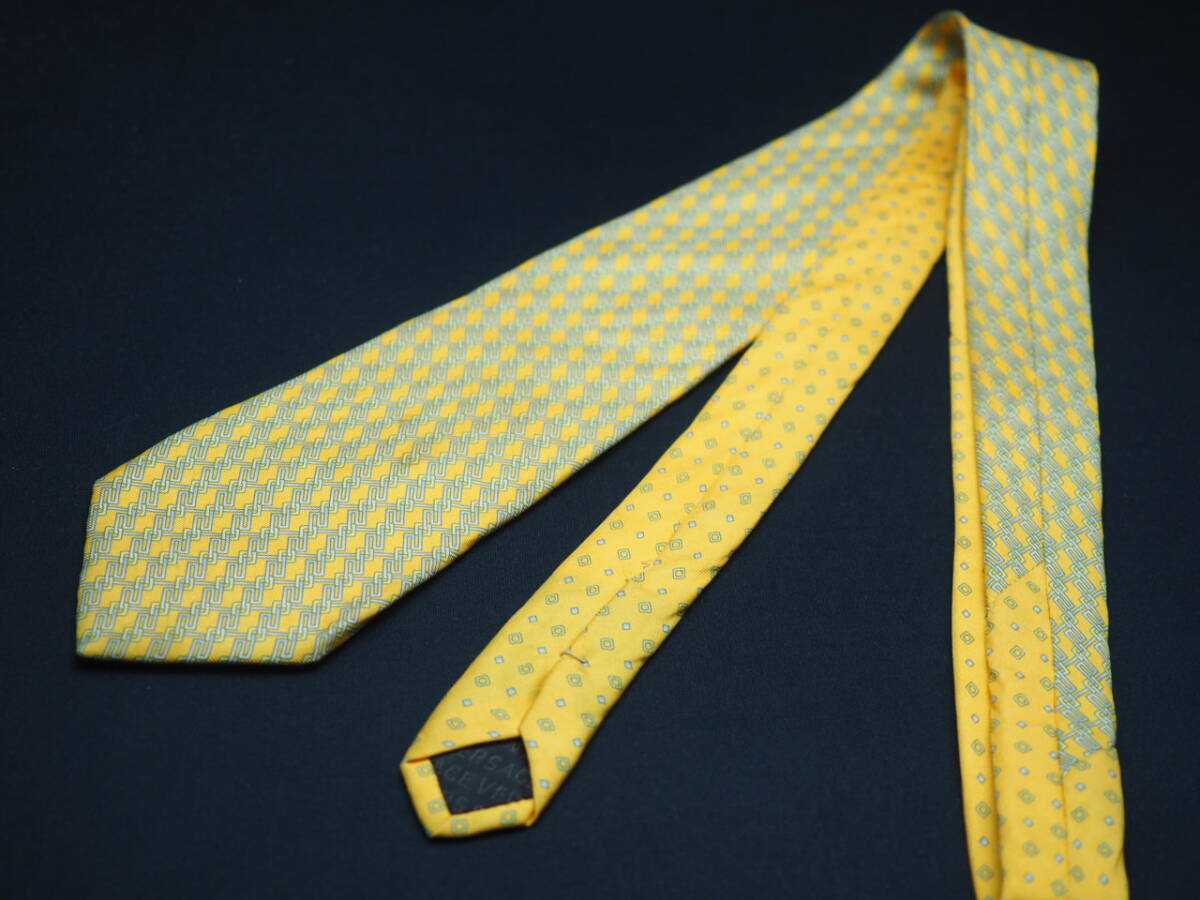 美品【VERSACE ヴェルサーチ】 F2170 黄系 SILK ブランド ネクタイ 古着 良品 転売 仕入_画像7