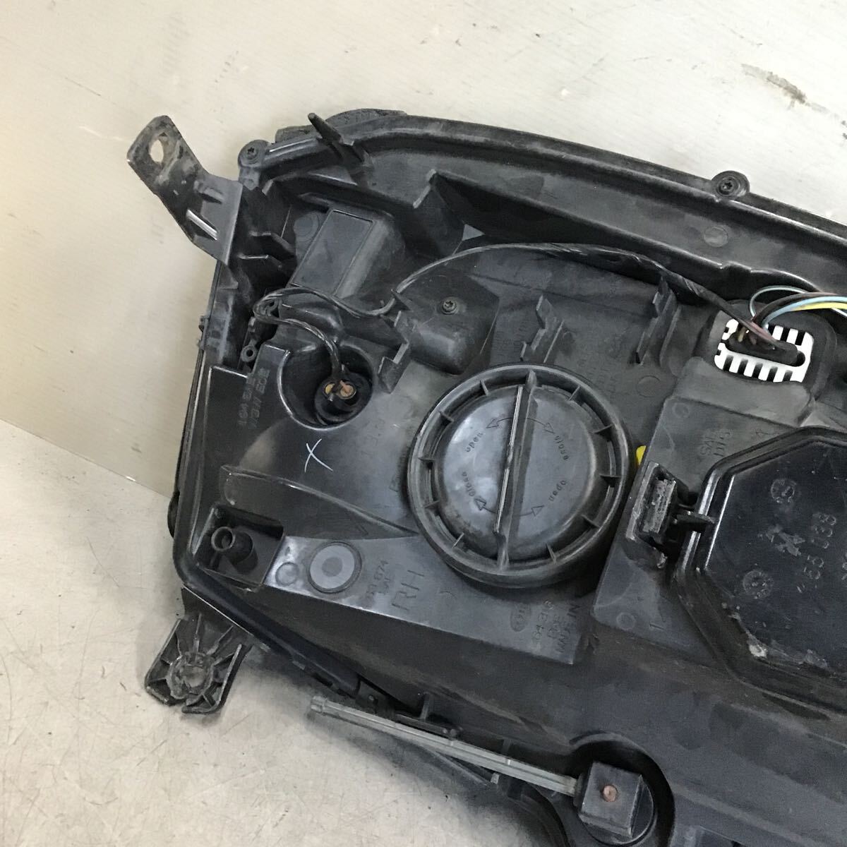 v17-9 07 エスカレード ヘッドライト 右 動作確認済み 純正部品_画像7