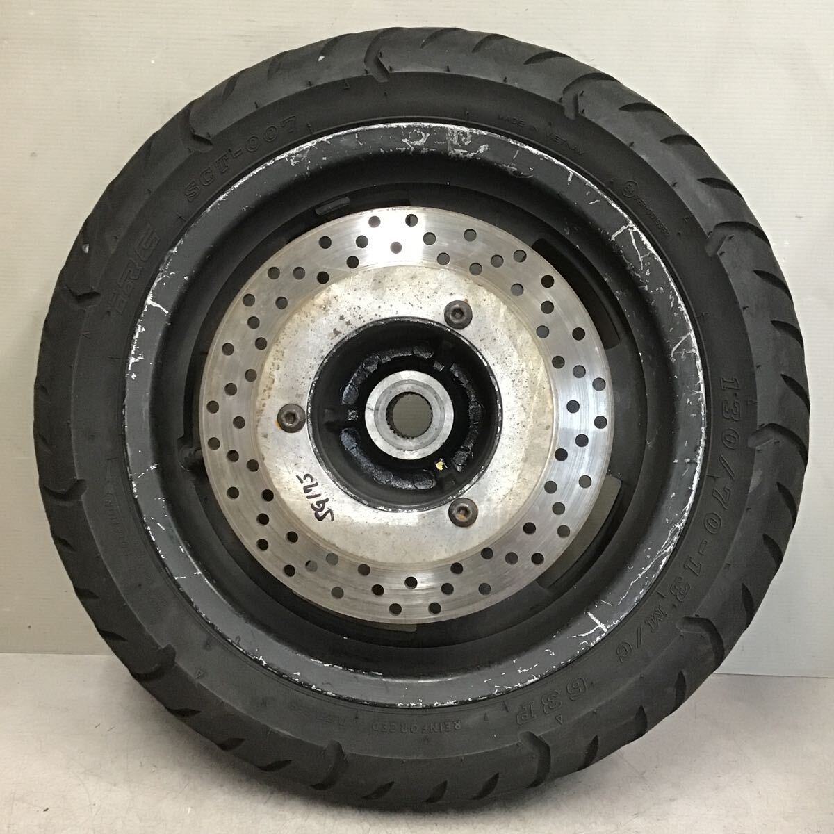 t0-3 ヤマハ マグザム SG17J フロントホイール タイヤ セット 純正部品 動作確認済み_画像1