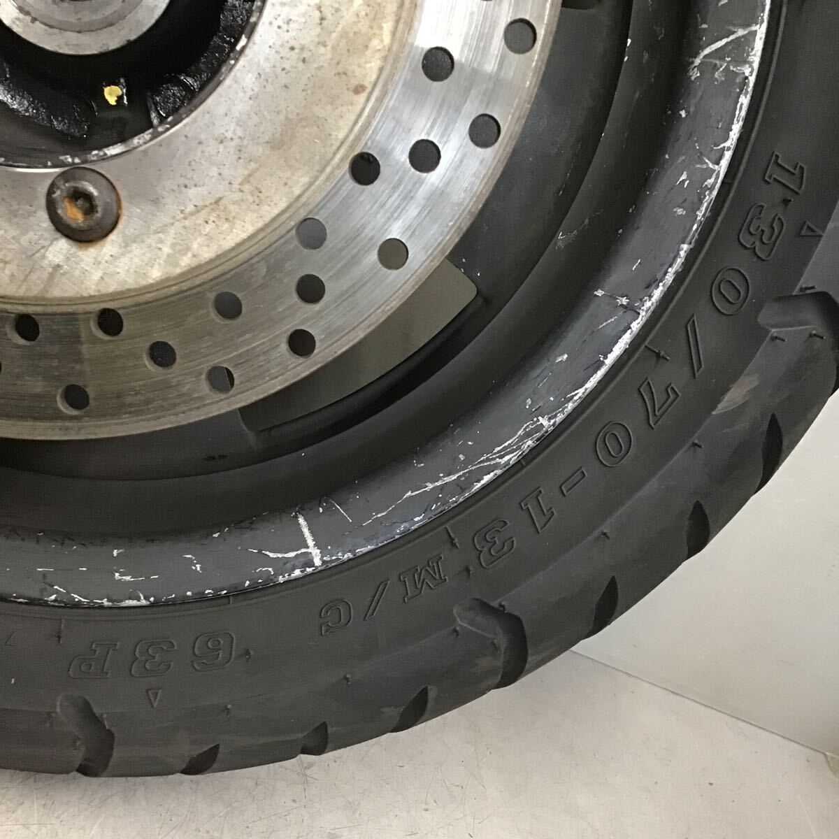 t0-3 ヤマハ マグザム SG17J フロントホイール タイヤ セット 純正部品 動作確認済み_画像2