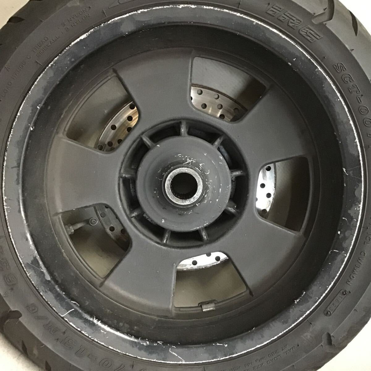 t0-3 ヤマハ マグザム SG17J フロントホイール タイヤ セット 純正部品 動作確認済み_画像6