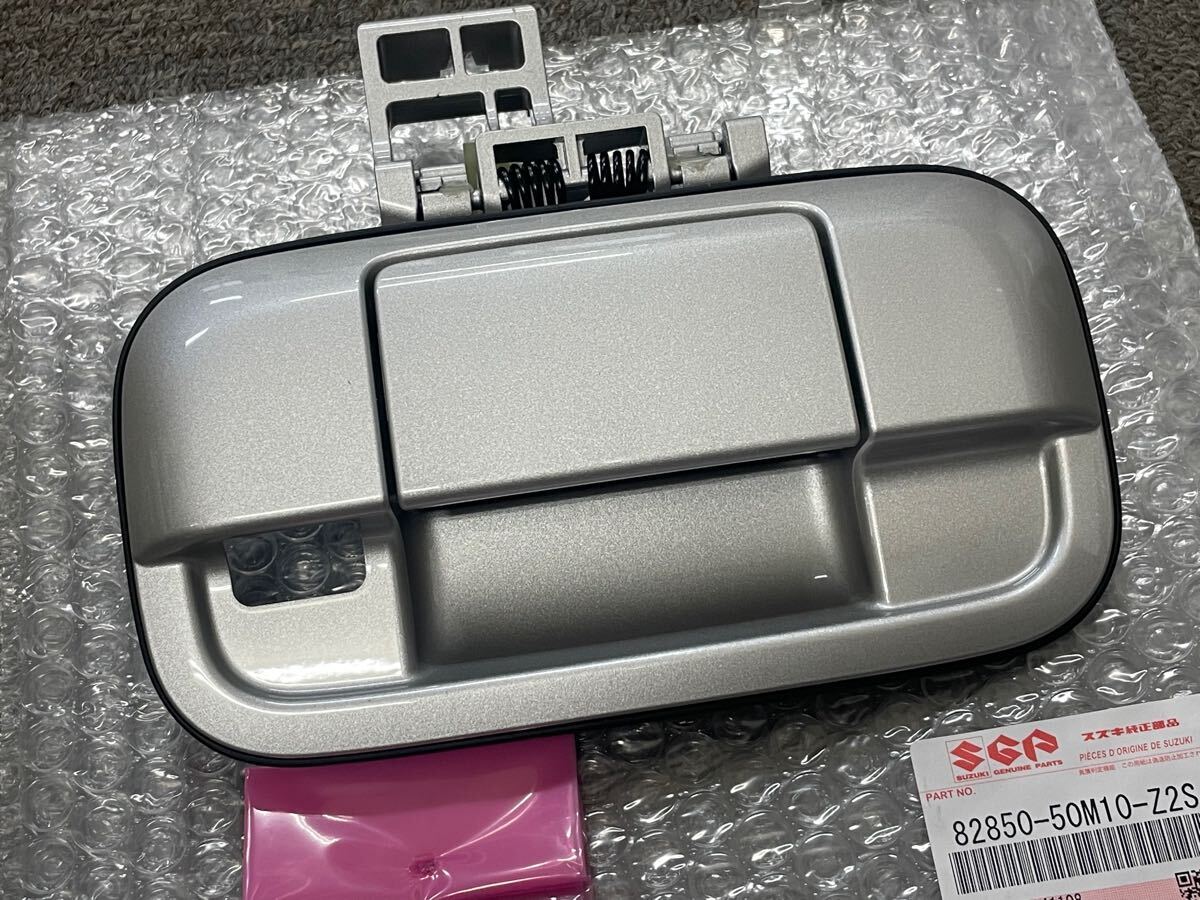 スズキ純正 品番82850-50M10-Z2S 未使用品 DA17Vエブリィ ハスラー ワゴンR スペーシア バックドアハンドル バックカメラ付き用_画像2