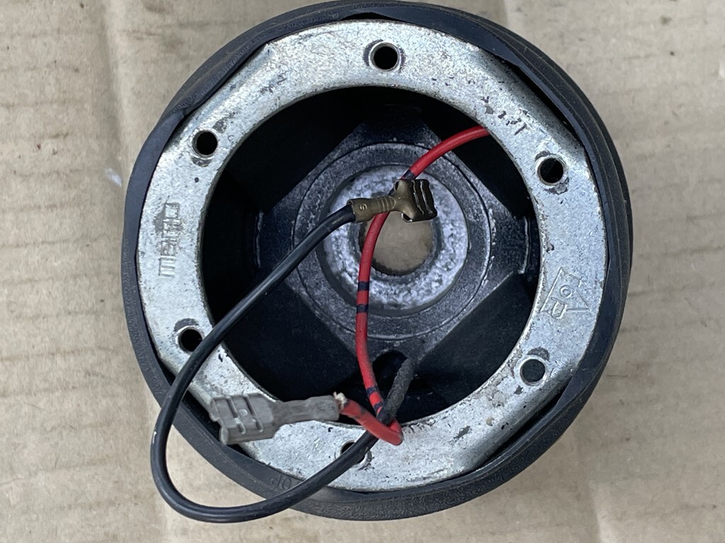 BMW2002ステアリングボス・モモ/MOMO製中古★旧車・古い・昭和レトロ・旧い・ｔi・ターボー？_画像2