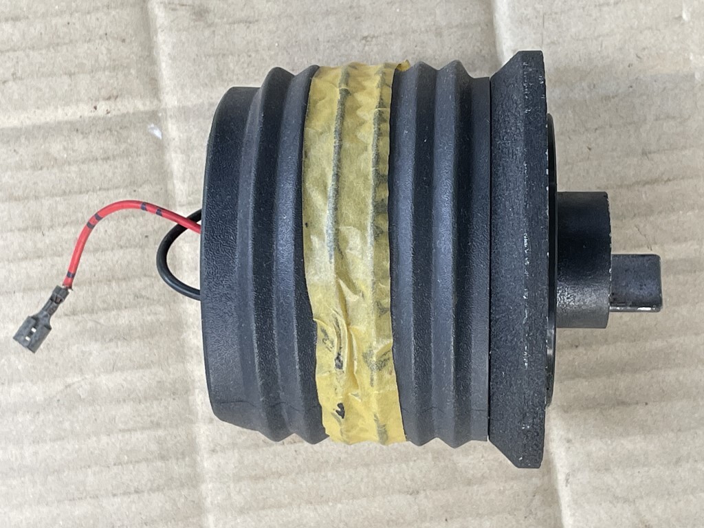 BMW2002ステアリングボス・モモ/MOMO製中古★旧車・古い・昭和レトロ・旧い・ｔi・ターボー？_画像4