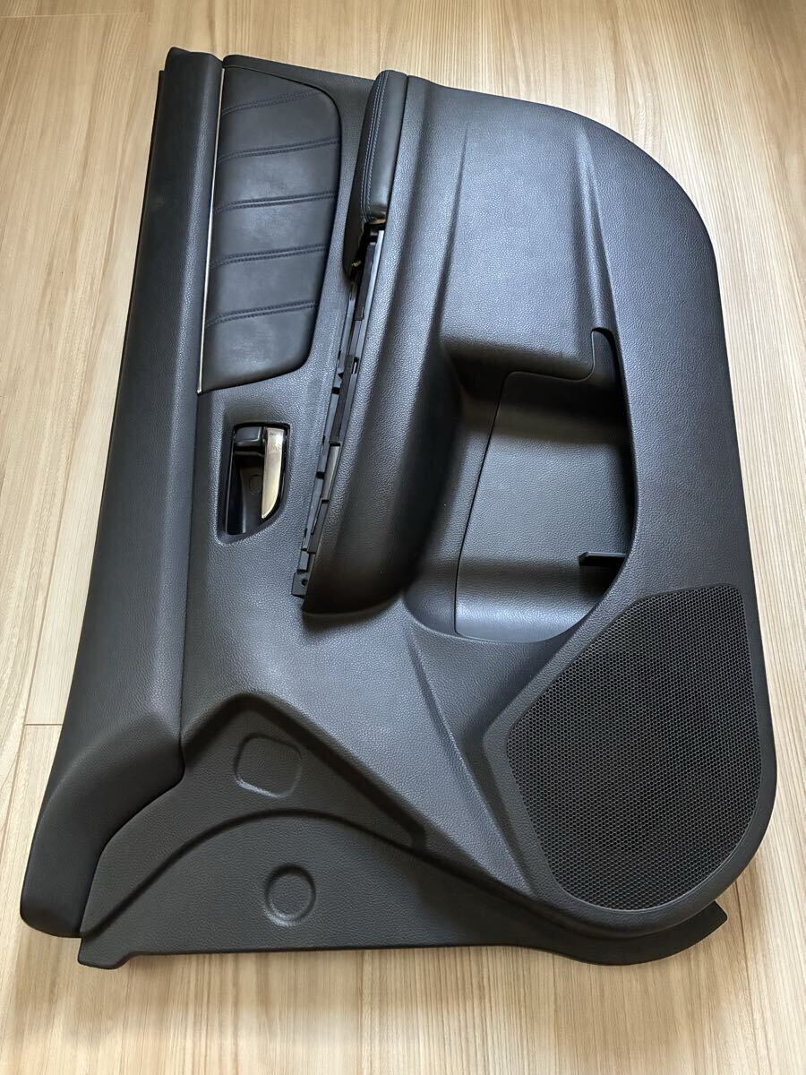 レヴォーグVM GT-S F型　ドアパネル 内張り_画像1