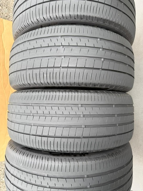 中古タイヤ4本セット 235/55/17 DUNLOP 2023年製 中古タイヤ4本セット 235/55/17 DUNLOP 2023年製_画像2