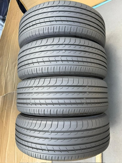 中古タイヤ4本セット 215/60/16 YOKOHAMA BLuEarth 非常に良い状態のタイヤ 2024年製 YOKOHAMA BLuEarth 非常に良い状態のタイヤ 2024年製_画像1