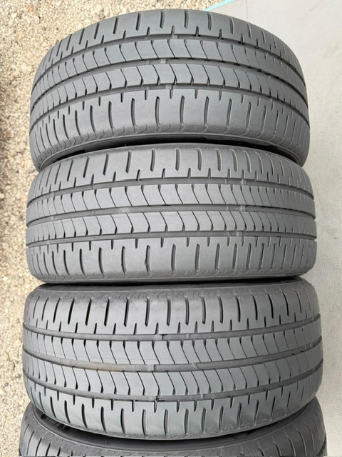 中古タイヤ4本セット 225/50/17 BRIDGESTONE 非常に良い状態のタイヤ 2022年製 BRIDGESTONE 非常に良い状態のタイヤ 2022年製_画像2