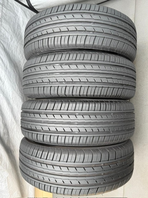 中古タイヤ4本セット 205/55/16 YOKOHAMA BLuEarth ほぼ新品のタイヤ 2024年製 YOKOHAMA BLuEarth ほぼ新品のタイヤ 2024年製_画像1