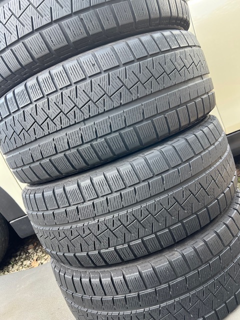 中古タイヤ 225/45/18 スタッドレス 4本セット良好な状態のタイヤ 225/45/18 スタッドレス 4本セット良好な状態のタイヤ 2021年製_画像3
