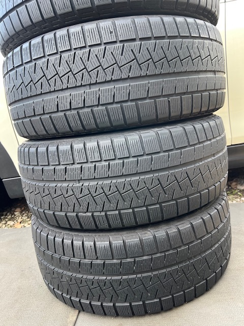 中古タイヤ 225/45/18 スタッドレス 4本セット良好な状態のタイヤ 225/45/18 スタッドレス 4本セット良好な状態のタイヤ 2021年製_画像4