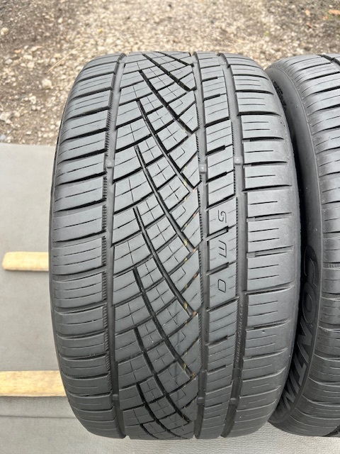 中古タイヤ2本セット 265／35／18 コンチネンタルExtremeContact 265／35／18 コンチネンタルExtremeContact 良好な状態のタイヤ 2024年製_画像2