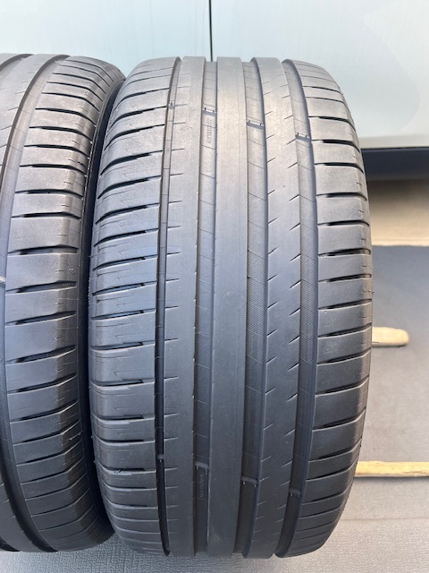 中古タイヤ2本セット 255/45/19ミシュランPILOT SPORT 4良好な状態のタイヤ 255/45/19ミシュランPILOT SPORT 4良好な状態のタイヤ 2022年製_画像2