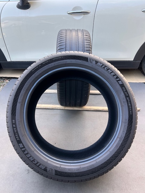 中古タイヤ2本セット 255/45/19ミシュランPILOT SPORT 4良好な状態のタイヤ 255/45/19ミシュランPILOT SPORT 4良好な状態のタイヤ 2022年製_画像6