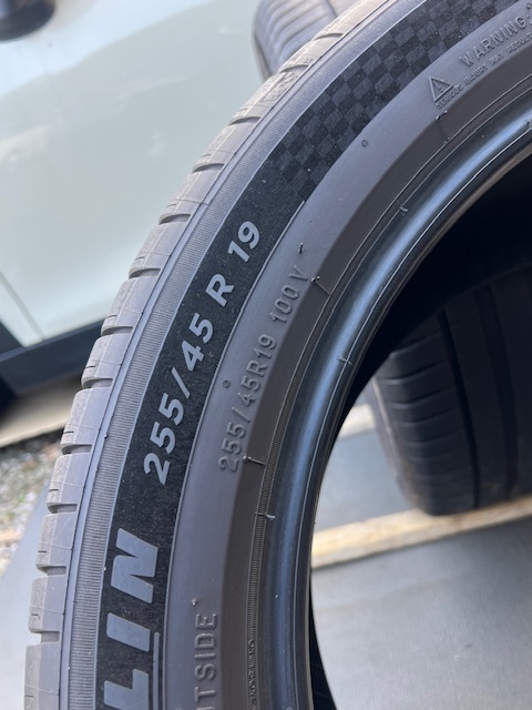 中古タイヤ2本セット 255/45/19ミシュランPILOT SPORT 4良好な状態のタイヤ 255/45/19ミシュランPILOT SPORT 4良好な状態のタイヤ 2022年製_画像7