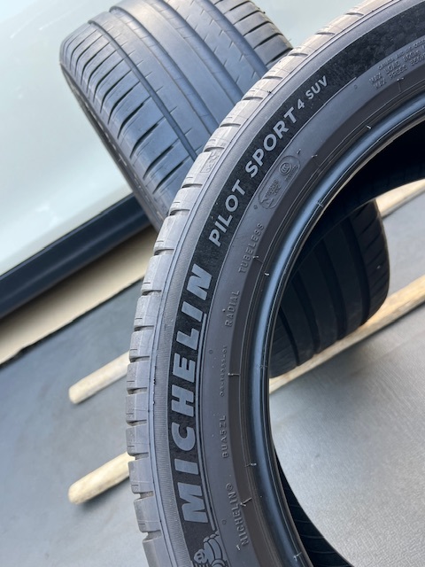 中古タイヤ2本セット 255/45/19ミシュランPILOT SPORT 4良好な状態のタイヤ 255/45/19ミシュランPILOT SPORT 4良好な状態のタイヤ 2022年製_画像8