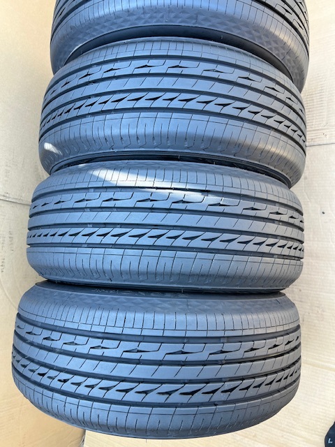中古タイヤ4本セット 215/55/17レグノ（ブリヂストン）良好な状態のタイヤ 215/55/17レグノ（ブリヂストン）良好な状態のタイヤ 2021年製_画像2