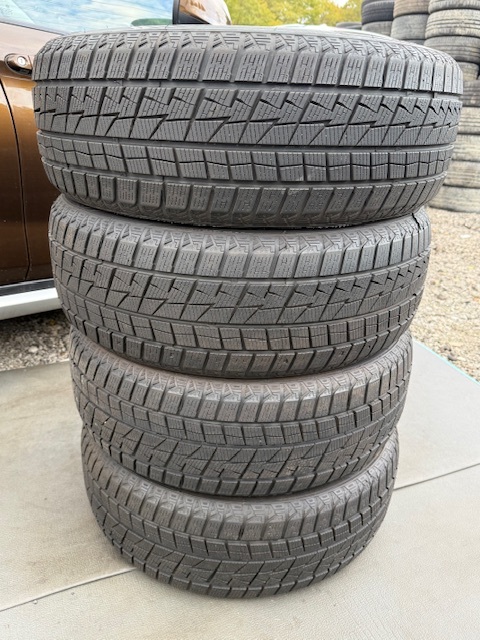 中古タイヤ 215/55/18 スタッドレス 4本セットZEETEX W H 2000 SUV 良好な状態のタイヤ中古タイヤ 2024年製._画像5