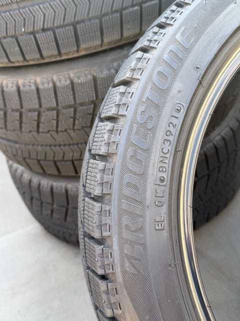 中古タイヤ 215/45/17 スタッドレス 4本セットBRIDGESTONE ブリザック VRX 良好な状態のタイヤ2021年製_画像6