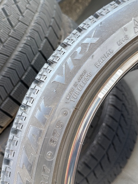 中古タイヤ 215/45/17 スタッドレス 4本セットBRIDGESTONE ブリザック VRX 良好な状態のタイヤ2021年製_画像8