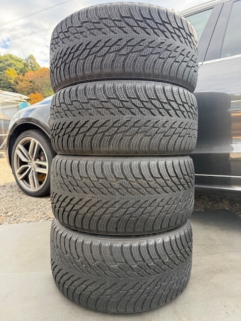 中古タイヤ 245/40/18 265/35/18 スタッドレス 4本セット nokian TYRES Hakkapeliitta 良好な状態のタイヤ2021年製_画像1