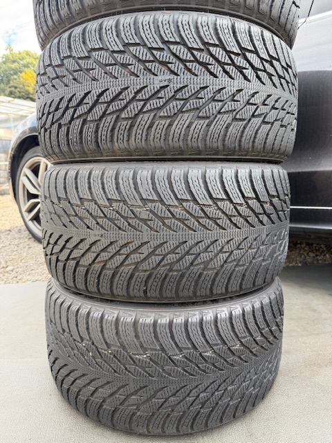 中古タイヤ 245/40/18 265/35/18 スタッドレス 4本セット nokian TYRES Hakkapeliitta 良好な状態のタイヤ2021年製_画像3
