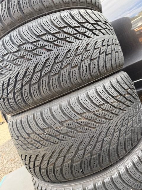中古タイヤ 245/40/18 265/35/18 スタッドレス 4本セット nokian TYRES Hakkapeliitta 良好な状態のタイヤ2021年製_画像4