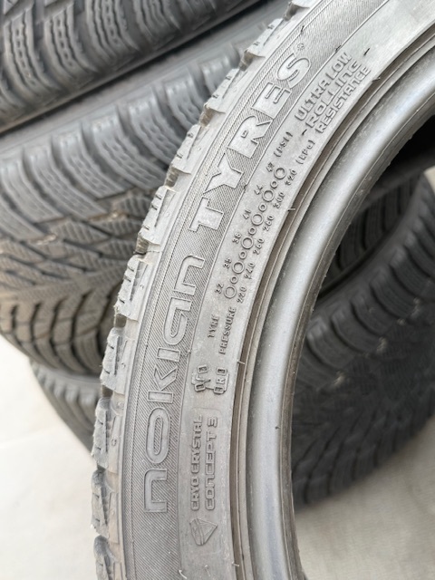 中古タイヤ 245/40/18 265/35/18 スタッドレス 4本セット nokian TYRES Hakkapeliitta 良好な状態のタイヤ2021年製_画像8