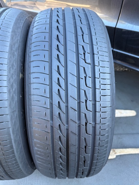 中古タイヤ2本セット 225/60/16 レグノ(ブリヂストン)良好な状態のタイヤ225/60/16 レグノ(ブリヂストン)良好な状態のタイヤ 2023年製_画像2