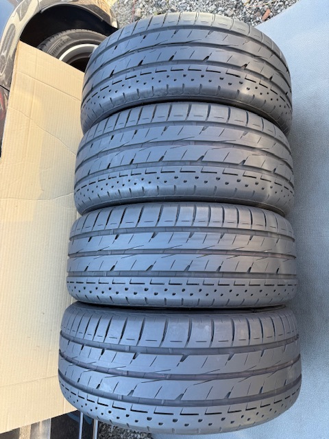 中古タイヤ4本セット 235/50/18 BRIDGESTONE LUFT RV 中古タイヤ4本セット 235/50/18 BRIDGESTONE LUFT RV 2023年製_画像1