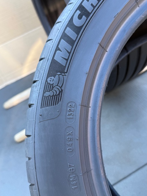 中古タイヤ2本セット245/45/18 ミシュランPILOT SPORT良好な状態のタイヤ 245/45/18 ミシュランPILOT SPORT 4 良好な状態のタイヤ 2022年製_画像7