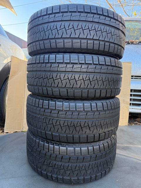 中古タイヤ 245/40/18 スタッドレス 4本セット PIRELLI ICE ASIMMETRICO 良好な状態のタイヤ 2020年製_画像1
