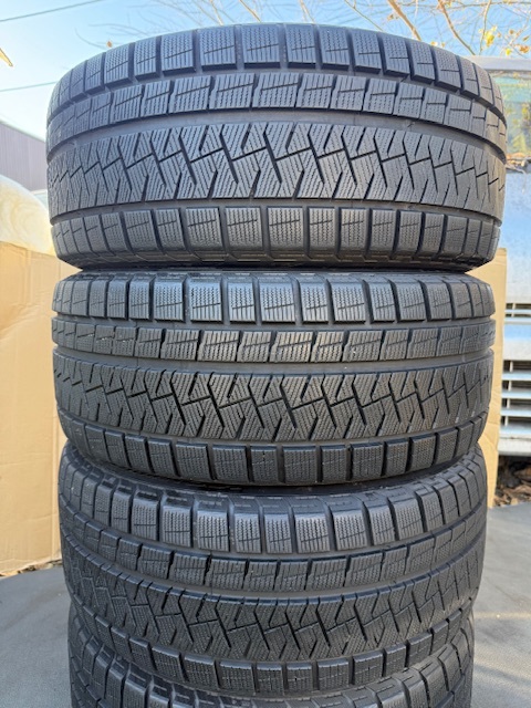 中古タイヤ 245/40/18 スタッドレス 4本セット PIRELLI ICE ASIMMETRICO 良好な状態のタイヤ 2020年製_画像4