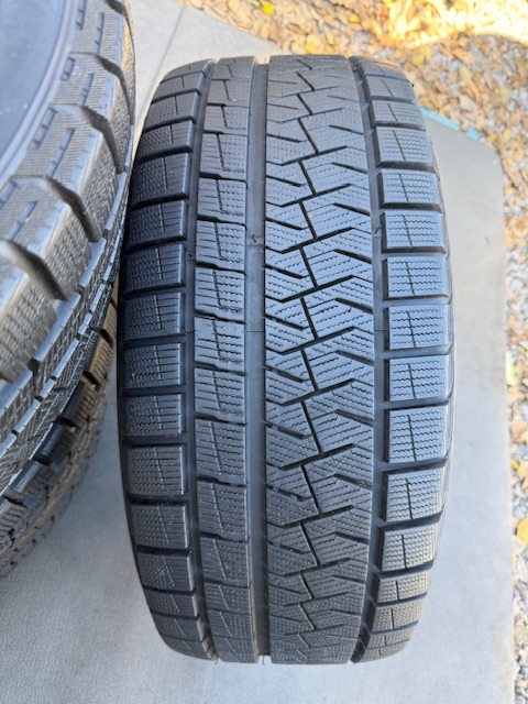 中古タイヤ 245/40/18 スタッドレス 4本セット PIRELLI ICE ASIMMETRICO 良好な状態のタイヤ 2020年製_画像5