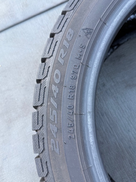 中古タイヤ 245/40/18 スタッドレス 4本セット PIRELLI ICE ASIMMETRICO 良好な状態のタイヤ 2020年製_画像7