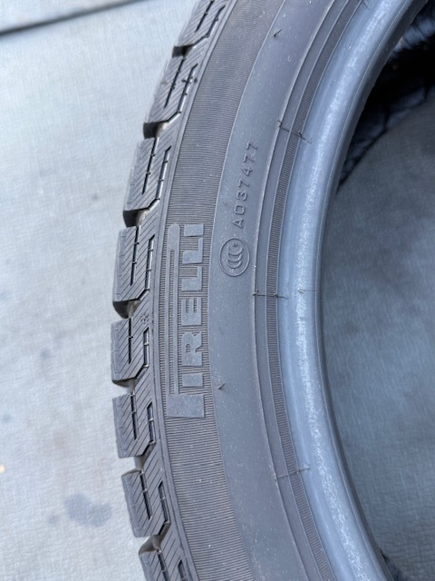 中古タイヤ 245/40/18 スタッドレス 4本セット PIRELLI ICE ASIMMETRICO 良好な状態のタイヤ 2020年製_画像8