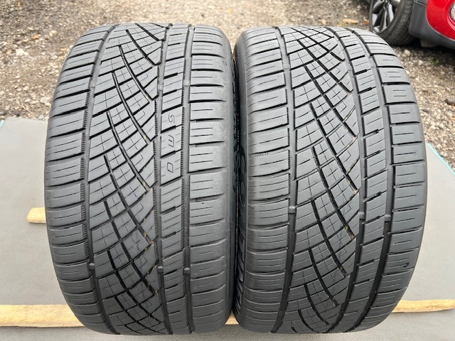 中古タイヤ2本セット 265／35／18 コンチネンタルExtremeContact 265／35／18 コンチネンタルExtremeContact 良好な状態のタイヤ 2024年製_画像1