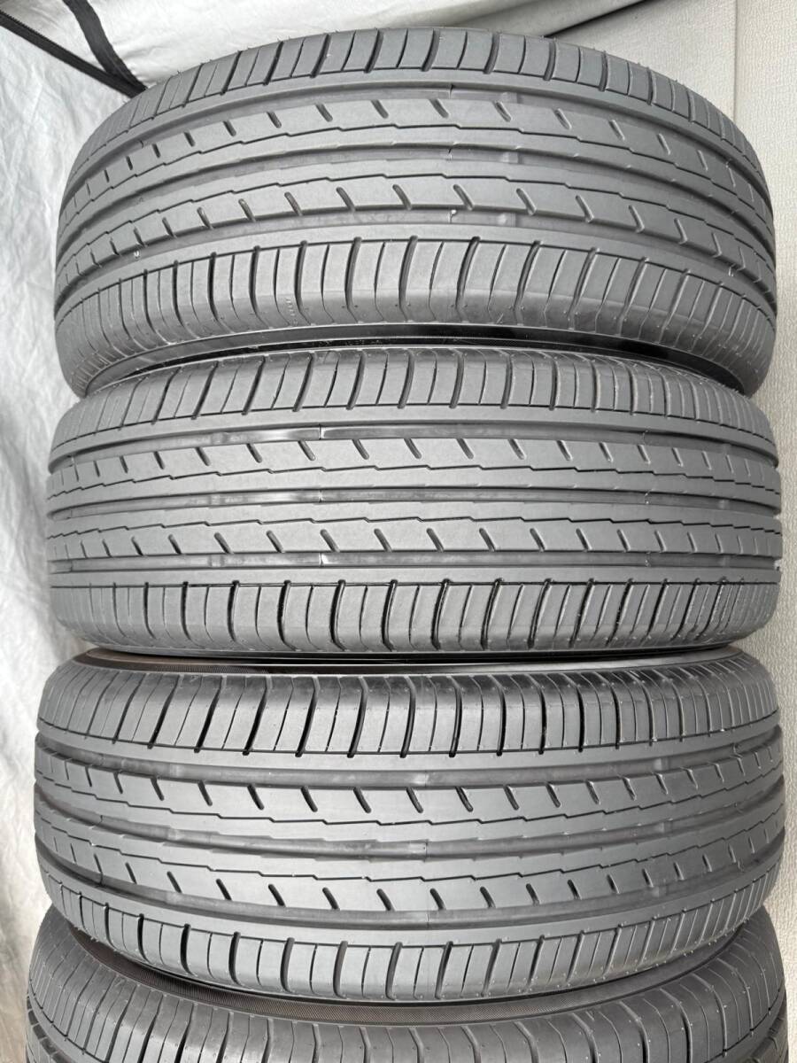 中古タイヤ4本セット 205/55/16 YOKOHAMA BLuEarth ほぼ新品のタイヤ 2024年製 YOKOHAMA BLuEarth ほぼ新品のタイヤ 2024年製_画像2