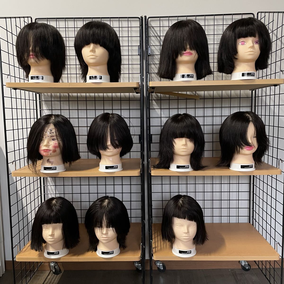 送料無料 25.1125.01☆中古★カットウィッグ★11体セット★美容師 お化け屋敷 カカシ 鳥よけ 防犯対策 畑 田んぼ 農家 ハロウィン_画像1