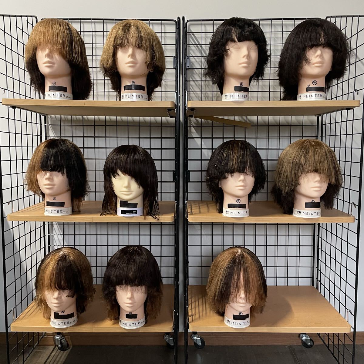 送料無料　25.1125.04☆中古★カットウィッグ★11体セット★美容師 お化け屋敷 カカシ 鳥よけ 防犯対策 畑 田んぼ 農家 ハロウィン_画像1