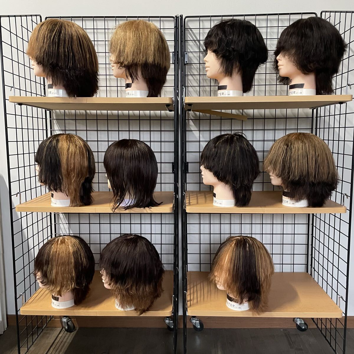 送料無料　25.1125.04☆中古★カットウィッグ★11体セット★美容師 お化け屋敷 カカシ 鳥よけ 防犯対策 畑 田んぼ 農家 ハロウィン_画像2