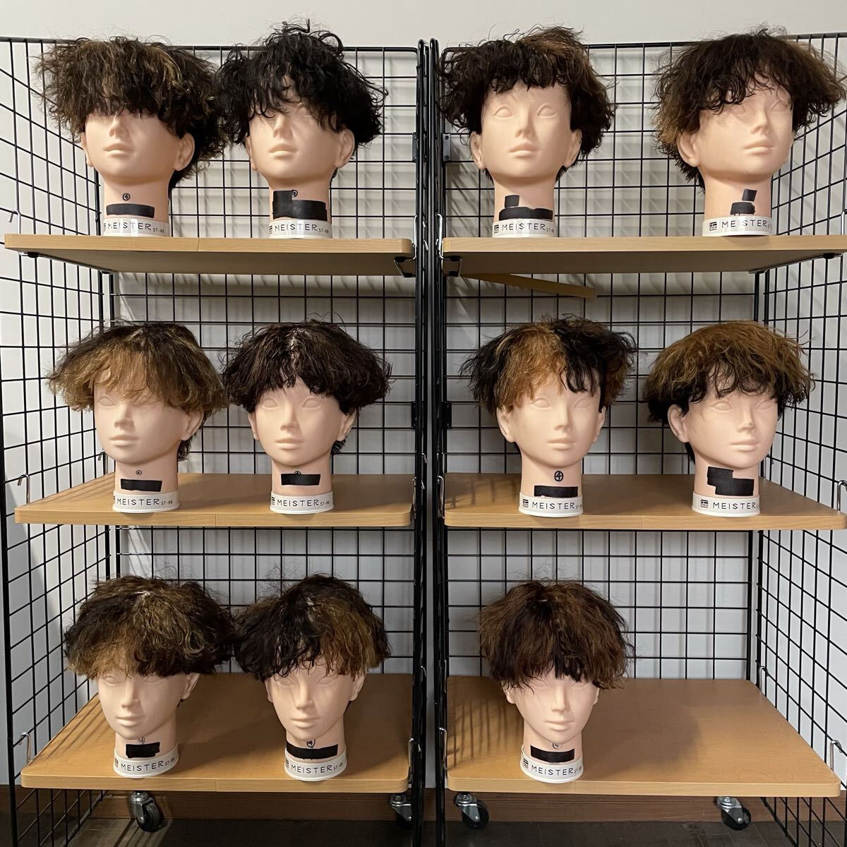 25.1125.08j☆中古★カットウィッグ★11体セット★坊主★美容師 お化け屋敷 カカシ 鳥よけ 防犯対策 畑 田んぼ 農家 ハロウィン マネキン_画像1