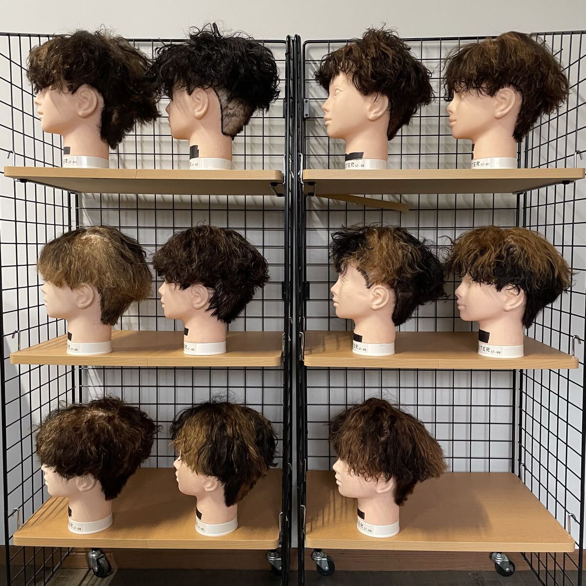 25.1125.08j☆中古★カットウィッグ★11体セット★坊主★美容師 お化け屋敷 カカシ 鳥よけ 防犯対策 畑 田んぼ 農家 ハロウィン マネキン_画像2