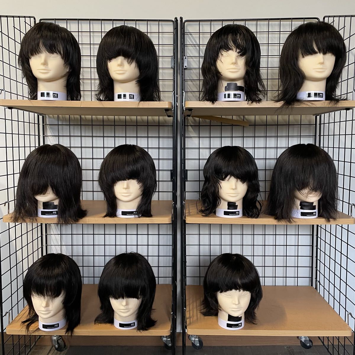 送料無料　25.1128.05☆中古★カットウィッグ★11体セット★美容師 お化け屋敷 カカシ 鳥よけ 防犯対策 畑 田んぼ 農家 ハロウィン_画像1