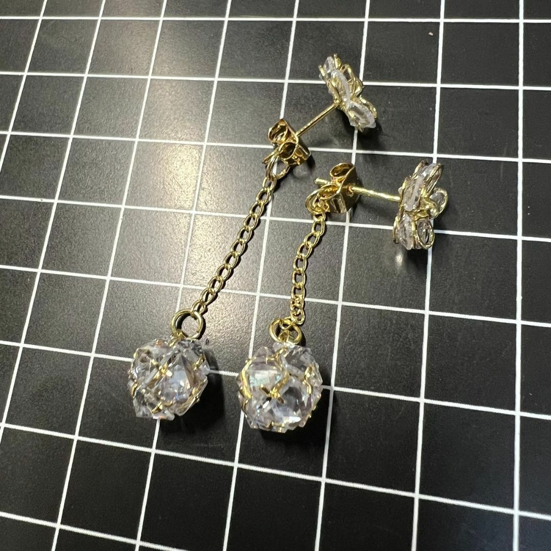 B336 匿名配送 ロングピアス レディース クリスタルボール フラワー 花 ジルコニア スタッドピアス 2Way ゴールド s925 可愛い 揺れる_画像6